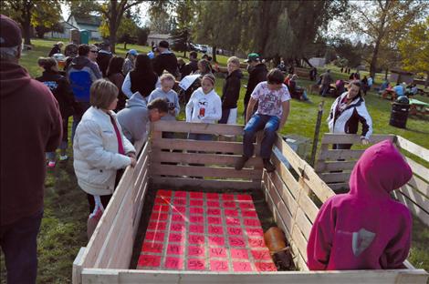 A crowd gathers around a pig in anticipation of the winner of pig pie bingo.