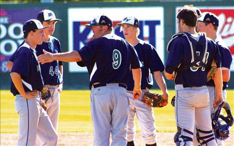 Mariners Head Coach Jami Hanson gathers his players to the mound for a little mid-game conference.