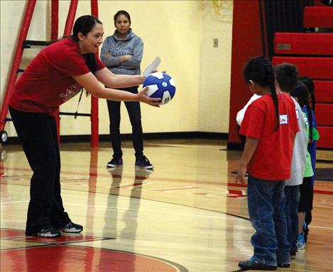 Itty Bitty Basketball players learn fundamentals, teamwork at early age.