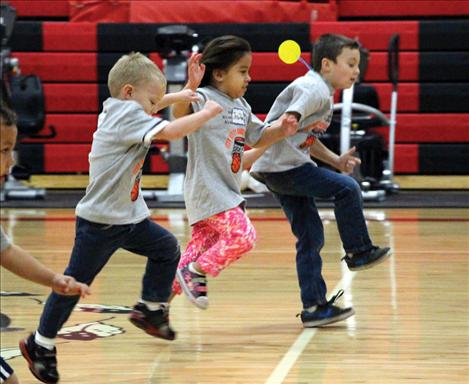 Itty Bitty Basketball players learn fundamentals, teamwork at early age.