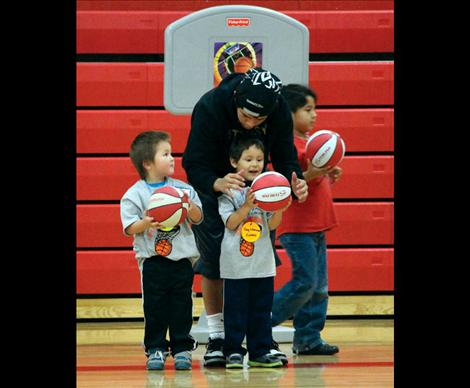 Itty Bitty Basketball players learn fundamentals, teamwork at early age.