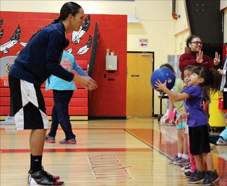 Itty Bitty Basketball players learn fundamentals, teamwork at early age.