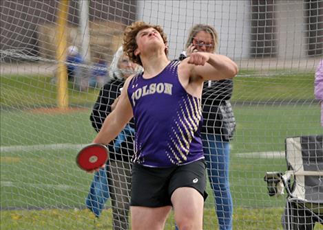 Astin Brown heaves discus.