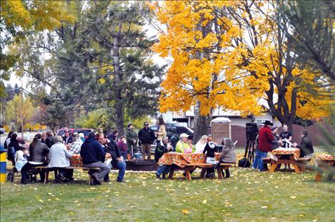 Crowds share a meal to support the park.