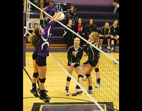 Lady Pirate Nichole Lake reaches for block.