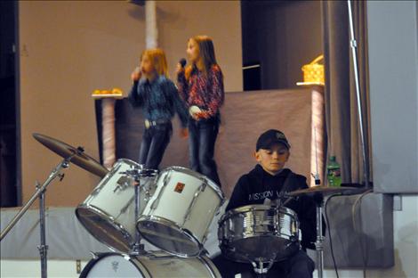 The Evelo siblings perform a Taylor Swift number. 