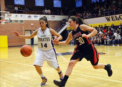 Lady Pirate Lauren Lefthand and Ronan Maiden Kendra Starkle grapple for a loose ball.