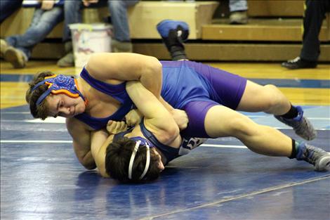 Bulldog Steven Bravo ties up his opponent at Saturday’s round robin meet.