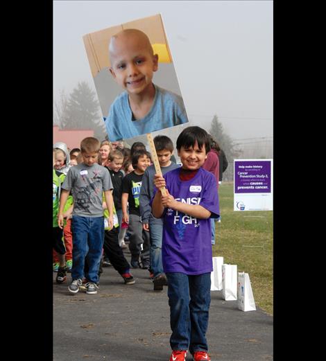 Cole Whitworth leads the Recess Relay Friday at Linderman Elementary School.