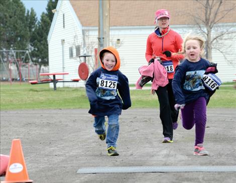  left: A family of runners turns out to support the local school with Talon, 3, and Ashley, 6, out in front followed by their mom, Jena Ferlan.