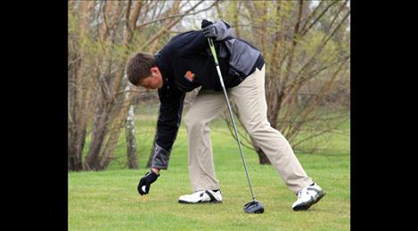 Braden Youngren sets up for a shot.
