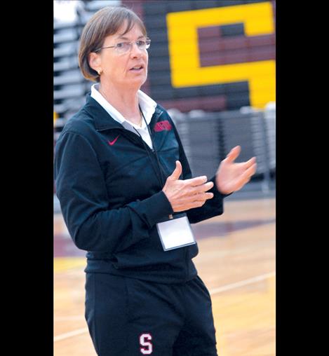 ara VanDerveer, Stanford’s head women’s coach, speaks to the clinic participants. 