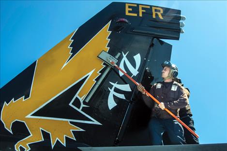 (U.S. Navy photo by Mass Communication Specialist Third Class  Jaime Marcial/Released