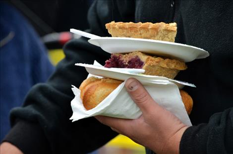 Folks enjoy homemade pie at the auction