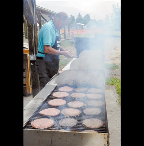  Fred Gariepy whips up some burgers for the Chamber of Commerce dinner. 
