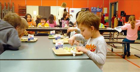 t’s easier for kids to  concentrate in school when there’s a healthy breakfast and lunch under their belt.