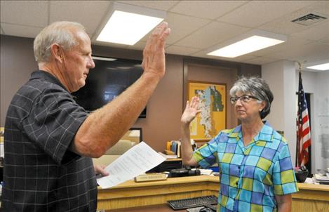 Lake County Commissioner Gale Decker swears in Carolyn Hall as the new superintendent of Lake County schools.