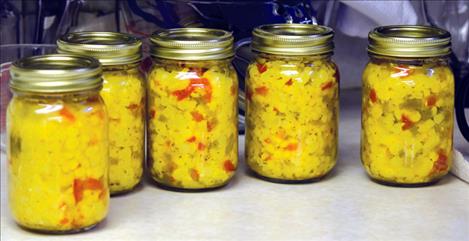 The Fresh SNAP canning class makes jars of golden corn relish.