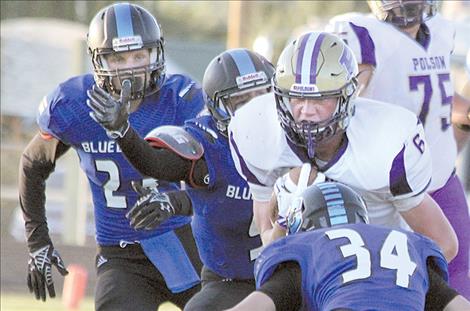 Polson’s Matthew Rensvold weaves his way down the field in Corvallis Friday night. 