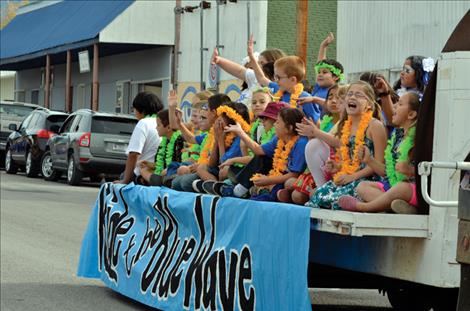 Mission students wave to the parade crowd. 