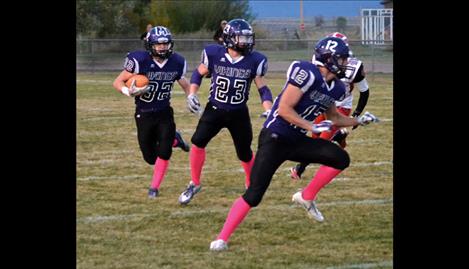 Toby Odom carries the ball in a recent game against Noxon. Odom scored on a 35-yard touchdown pass from freshman quarterback Landers Smith during Saturday’s 62-0 playoff win against Gardiner.