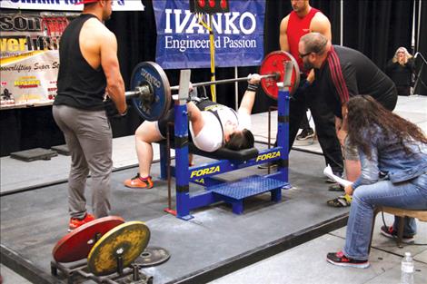 Rachelle Meidinger competes in Las Vegas for the world title with her trainer and the competition judge watching.