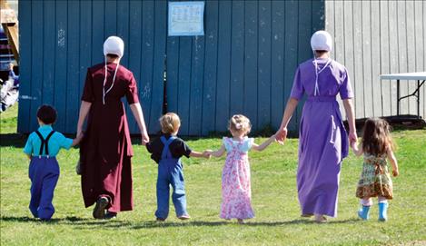 Karen Peterson/Valley Journal Folks enjoy a sunny morning during the auction.