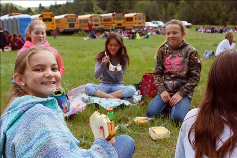 Polson Middle School students take a lunch break.