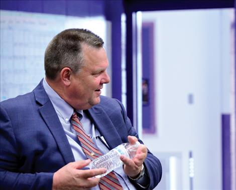 enator Jon Tester talks with Polson High School students.