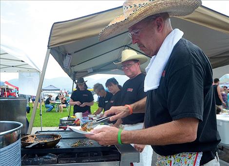 Bill Barrett of Dude’s Place prepares a street taco.