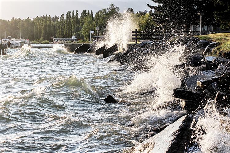 Big waves on Flathead Lake