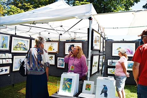 Daytime art vendors at Sacajawea Park. 