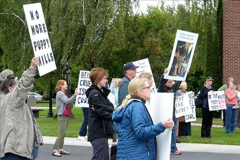 Protestors wait for Nadene and Lawrence Latzke to leave the Lake County courthouse Aug. 10.