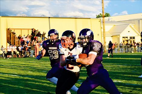 Zane Hafliger, 53, and Jared Doty, 32, drive down the field in the Vikings’ 54-12 victory over Plains.