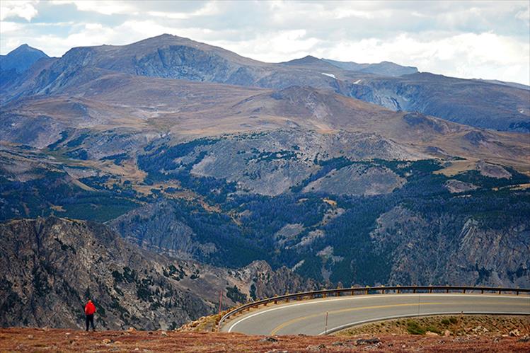 Rising above the treeline to nearly 11,000 feet, the scenic Beartooth Pass along the Beartooth Highway offers 360-degree views of basins, rivers and lakes near the border of Wyoming and Montana, east of Yellowstone Park.