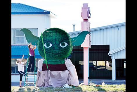 Star Wars’ Yoda takes shape with the help of Alex Miller and Melissa Miller.