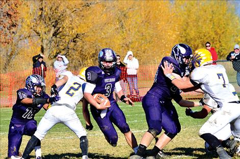 Landers Smith cuts through an opening on the offensive line.