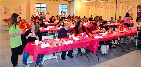 articipants enjoy St. Luke’s Bingo for Breast Health Oct. 25.