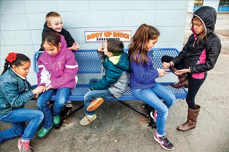 NICOLE TAVENNER/VALLEY JOURNAL Second graders, Jena Stump, Jaelyn Charlo, Keelan Dupuis, Oliver Reynolds, Rayna Tonasket and Keoni Big Horn play “rock, paper, scissors” as a Buddy Up activity. 