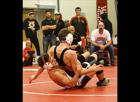 Chiefs’ Hunter Peterson wrestles the championship round.