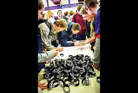 The Respect rally included games, cheers, distribution of bracelets and poster signing.