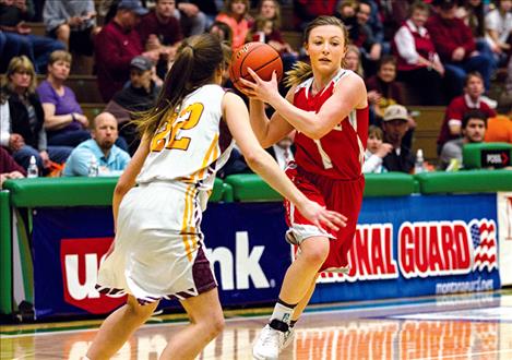 Scarlets’ Noelle West attempts to dribble past a Belt defender.