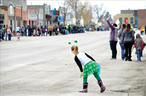 Isabel Bartels, 6, sees the parade coming.