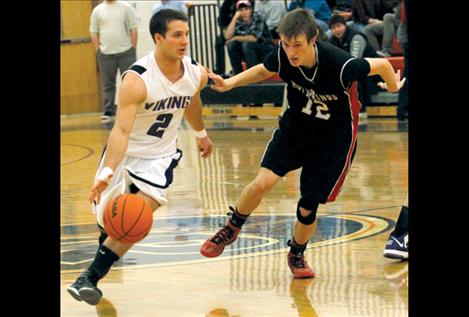 Tra Ludeman outruns a Hot Springs defender.