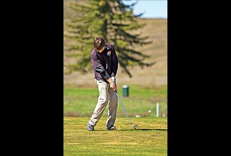 Chiefs’ Fisher Niemeyer hits his fairway shot on the ninth hole.