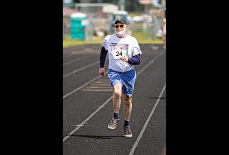 Rod Hyvonen races toward the finish line.