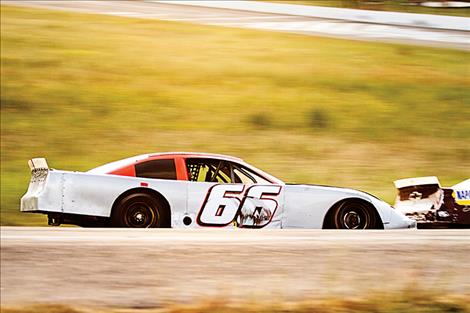 Car 66, belonging to Jeff Smyth’s team, prepares to pass. 