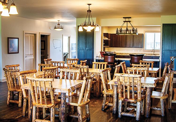 The Peaks dining area welcomes residents into its rustic and comfortable atmosphere.