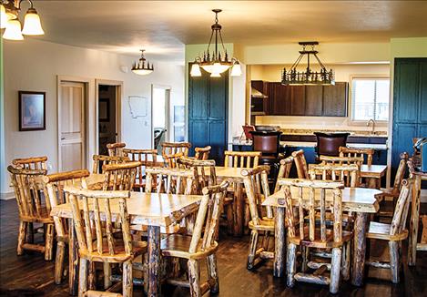 The Peaks dining area welcomes residents into its rustic and comfortable atmosphere.