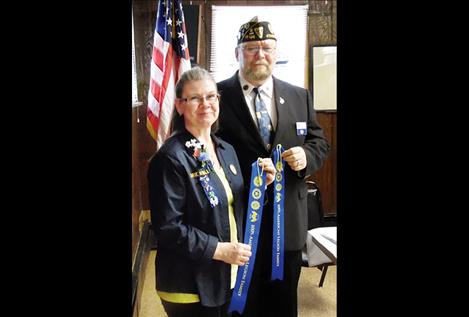 Lorie Noble, President of Ronan Unit No. 138, and District No. 4 Commander Glen Sharbono accept Family Ribbons on behalf of Ronan Post No.138.  